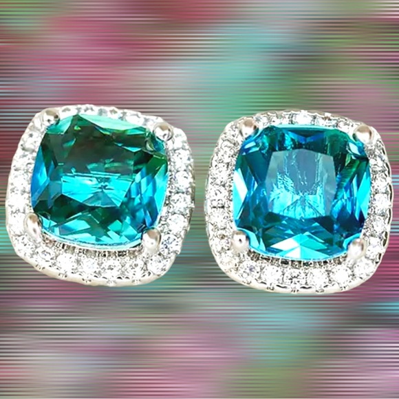 Silver and Green Gemstone
Square Stud Earring - Picture 4 of 16